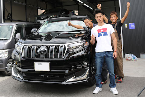 新車にヘコミ！でもチョット待つ間に新車のボディに戻る感動を体験ください！