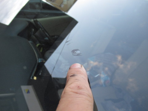 フロントガラス修理時間はたったの45分、費用も15,000円！