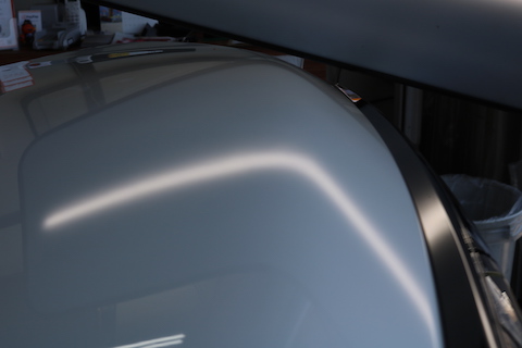 車のボンネットのヘコミ直しも塗装しないデントリペアで修理！