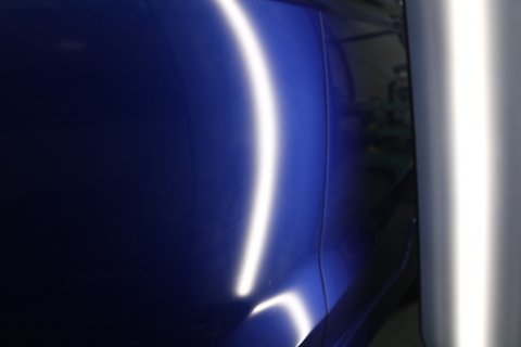 車のヘコミが跡形もなく消えて笑顔になる修理方法があります！