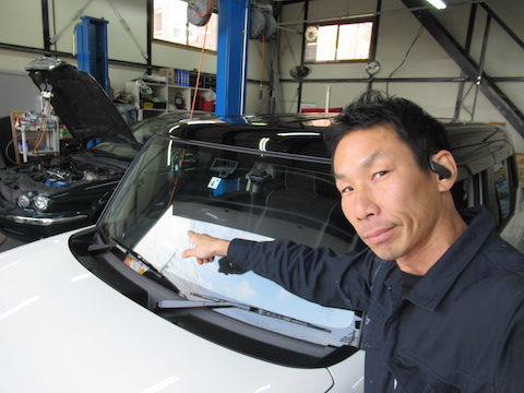 フロントガラス修理、永久保証・100%車検合格保証、修理後の安心をご提供します！
