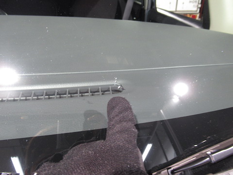 車のフロントガラスの飛び石被害、当日のご依頼でも予約なくても直します！