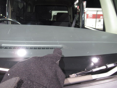 車のフロントガラスの飛び石被害、当日のご依頼でも予約なくても直します！