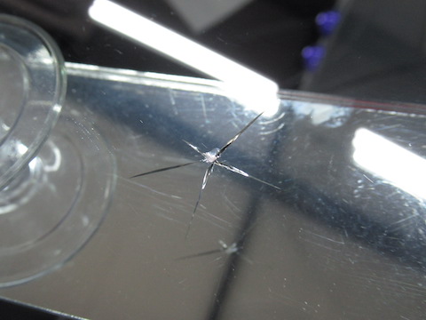 車のフロントガラスひび割れ、いろんなお悩み解決を1店（ワンストップ）で全て自社施工で解決！