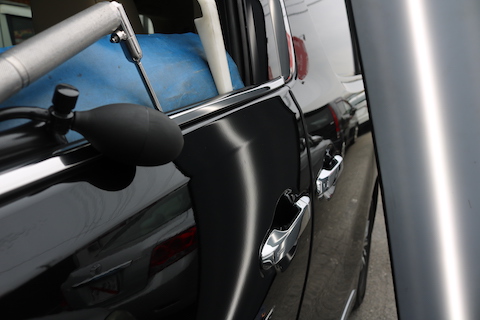 お仕事で働くお車、ヘコミ修理で鈑金する時間ない方にはオススメ、当日施工のデントリペア！