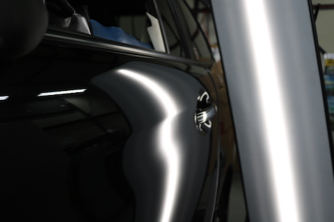 鈑金・塗装を考える前に、デントリペアという修理で直せないか？をご確認ください！