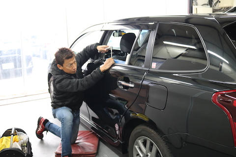 鈑金・塗装を考える前に、デントリペアという修理で直せないか？をご確認ください！