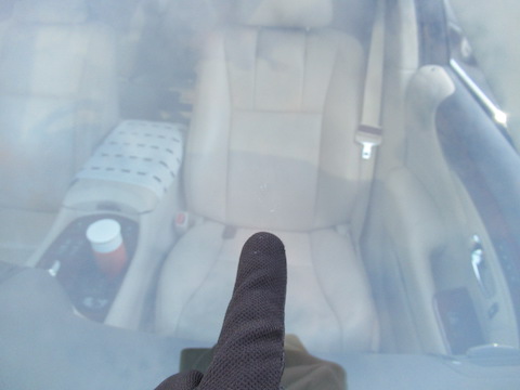 500円玉を超える複雑なひび割れしたフロントガラスもウインドリペアで直します！