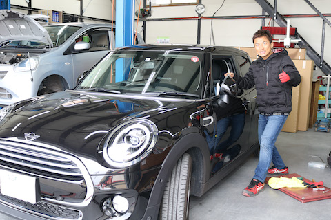 BMW MINI（ミニ）のドアのヘコミも、鈑金・塗装しないデントリペアで即時修理！