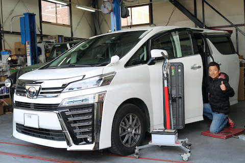 大きなヘコミでも、デントリペアにお任せください！ちょっと待つだけで元に戻ります！