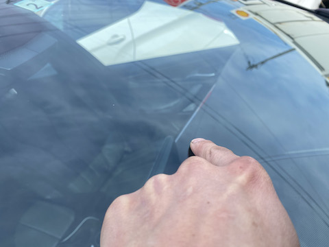 『たった今、フロントガラスが割れました！』というお問い合わせでも当日修理します！