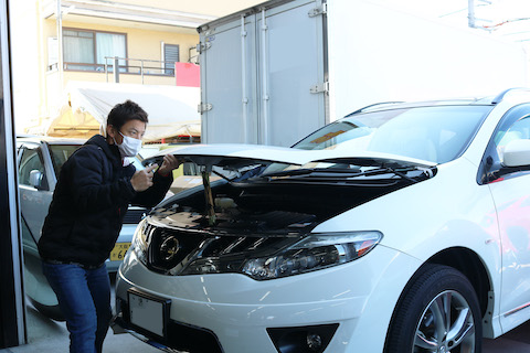 車のボディは意外と弱い！ボンネットを手で押して出来たヘコミもデントリペアで解決！