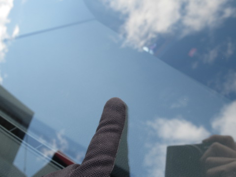 フロントガラスのヒビ割れが消えて無くなるウインドリペア ！