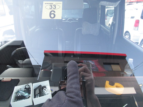 フロントガラス割れは交換ではなく修理でお得に解決！車検も合格！！