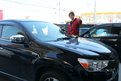 車のフロントガラスヒビ割れ傷の対処方法をご紹介します！