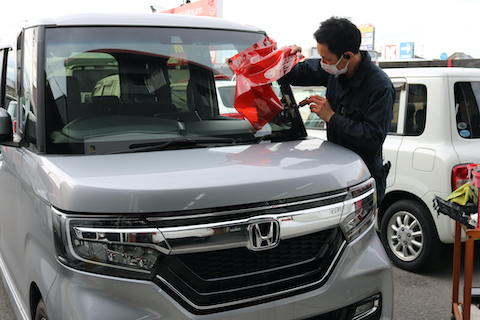 フロントガラス端っこギリギリのヒビ割れ傷も修理できます！