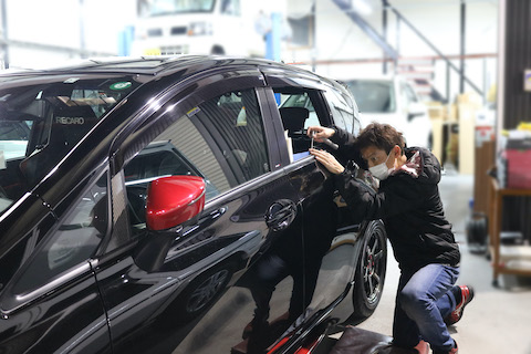 愛車のヘコミは心は大きくヘコミます！だからこそ最短修理のデントリペア