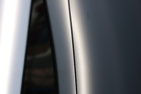 新車のヘコミ修理もデントリペアで新車のボディに戻します！