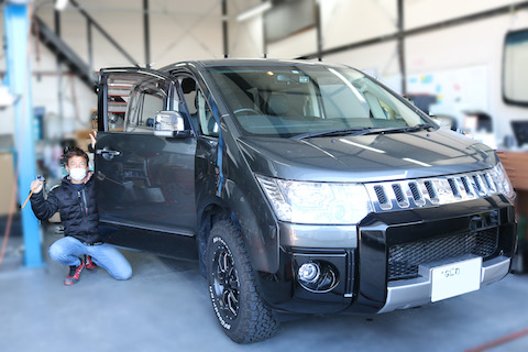 ドアエッジの折れ曲がりもデントリペアで即時修理！