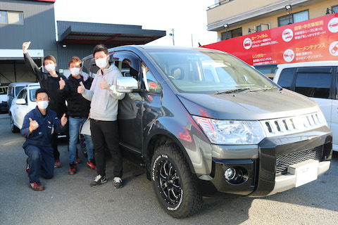 ドアエッジの折れ曲がりもデントリペアで即時修理！