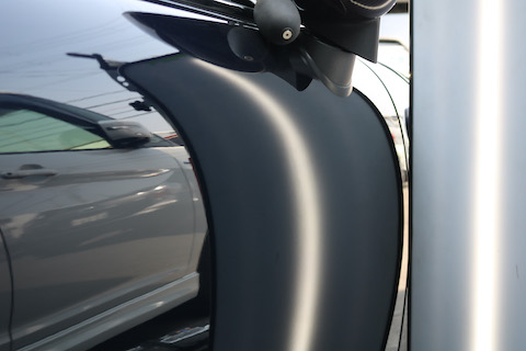 ドアパンチは意外とへこんでいます！狭い駐車場で乗り降りに気をつけてください。