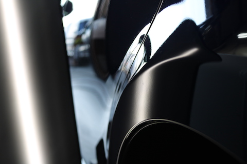 洗車の時にヘコミを見つけたショック、即時で修理しお悩み解決します！