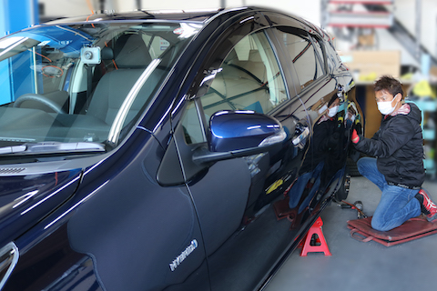 洗車の時にヘコミを見つけたショック、即時で修理しお悩み解決します！