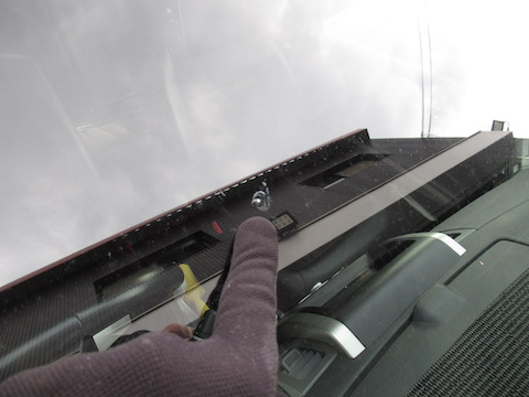 フロントガラス飛び石傷の修理は見た目も大事！