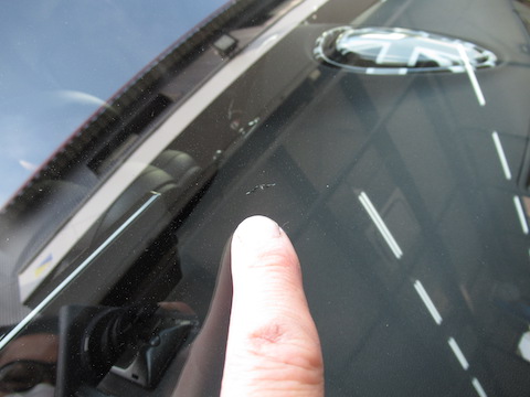 3密を避ける為の車通勤・運送車に起こる飛び石被害、当日修理でサポートします！