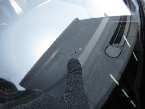 フロントガラスも純正で大事にしたい！それならウインドリペアで解決！