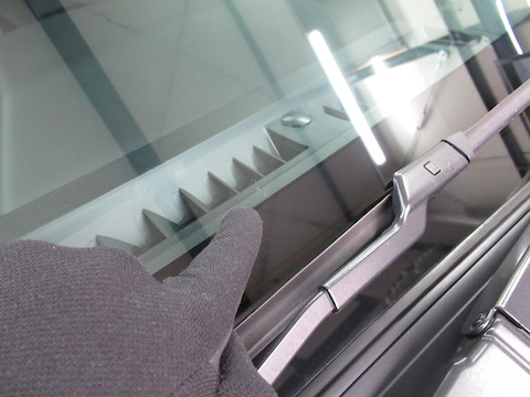 キャンピングカーは飛び石リスク！割れたらウインドリペアをオススメします！