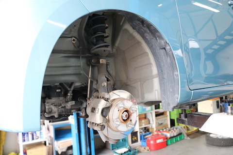 車の走る・曲がる・止まるを改善する為にショックアブソーバー交換！