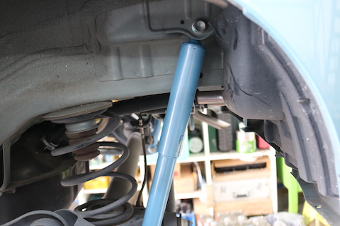 車の走る・曲がる・止まるを改善する為にショックアブソーバー交換！