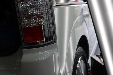 車に複数のヘコミ、デントリペア修理なら2箇所目は半額でお得！