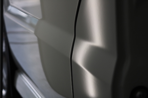 車に複数のヘコミ、デントリペア修理なら2箇所目は半額でお得！