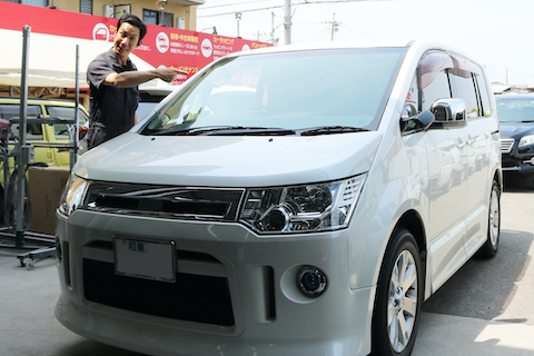 フロントガラスの飛び石修理、3カ所直しても交換よりお得！