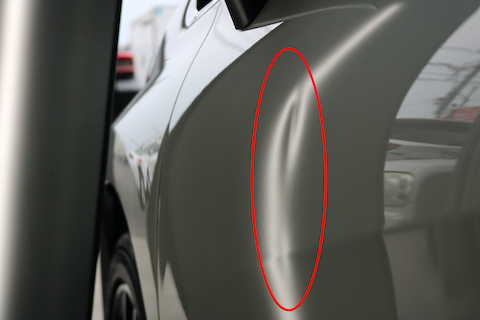 車のドアの大きなヘコミもデントリペアで即時修理！