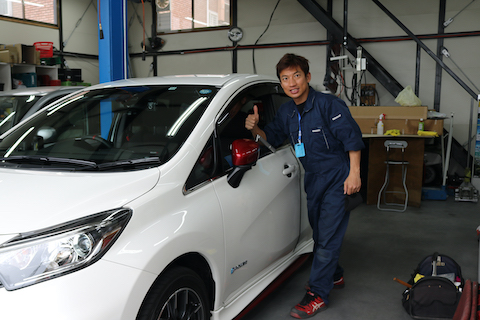 車のドアの大きなヘコミもデントリペアで即時修理！