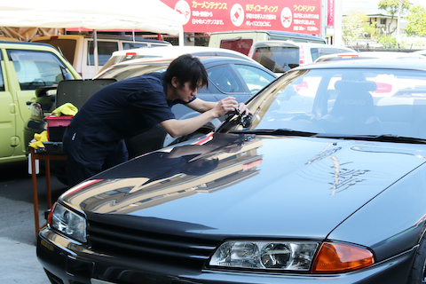 フロントガラスも純正で大事にしたい！それならウインドリペアで解決！