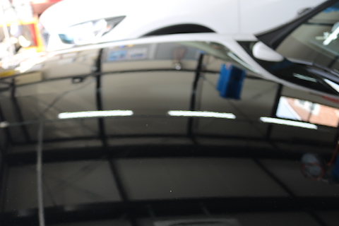 ボンネットのヘコミも裏から押し出して直すデントリペアで修理！