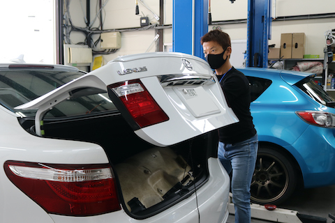 トランクのヘコミもデントリペアで即時修理！