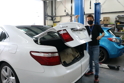 トランクのヘコミもデントリペアで即時修理！