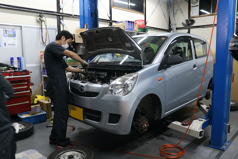 車検でご入庫のお車、フロントガラスにヒビ割れ発見！修理して車検に合格！