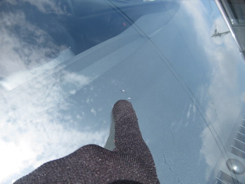 プリウスのフロントガラスは高額！小さなヒビ割れも早期補修をオススメします。