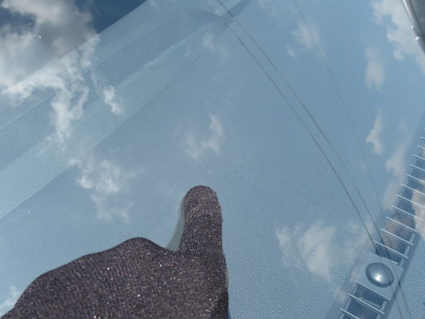 プリウスのフロントガラスは高額！小さなヒビ割れも早期補修をオススメします。