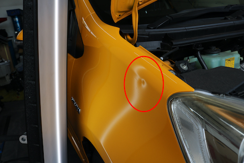 小さなエクボ以外に、深くて大きなヘコミもデントリペアで即時解決！