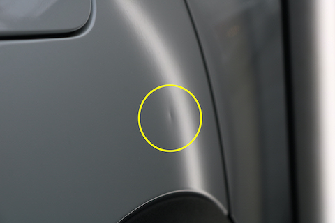 新車のヘコミ修理でデントリペア、ついでにオイル交換も可能です！