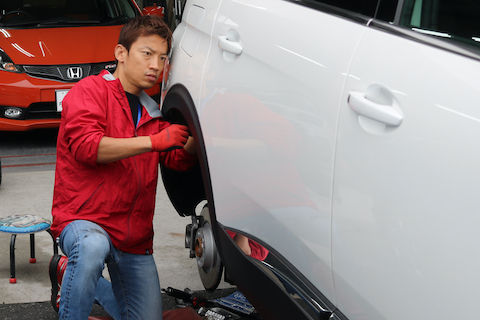 新車のヘコミ修理でデントリペア、ついでにオイル交換も可能です！