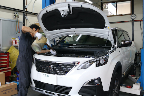 新車のヘコミ修理でデントリペア、ついでにオイル交換も可能です！