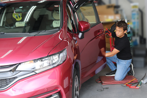 プレスライン・角・凹凸、車のヘコミをデントリペアで塗装せずに再現！